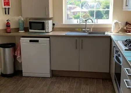 Seaside View - Sunny Bright Two Bedroom - Lift Inside Holiday home