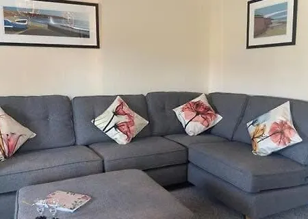 Seaside View - Sunny Bright Two Bedroom - Lift Inside * Filey