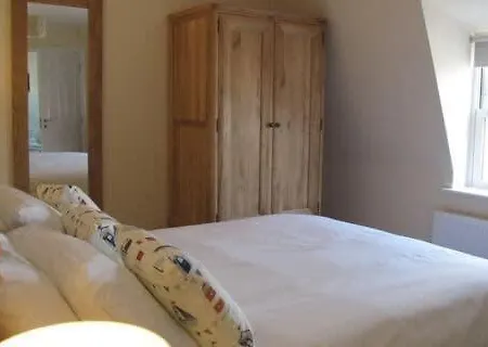 Seaside View - Sunny Bright Two Bedroom - Lift Inside Holiday home Filey