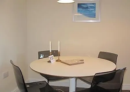 Seaside View - Sunny Bright Two Bedroom - Lift Inside Holiday home