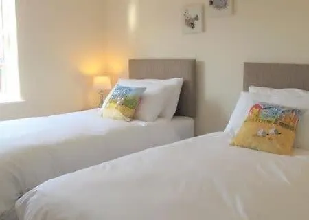 Holiday home Seaside View - Sunny Bright Two Bedroom - Lift Inside *