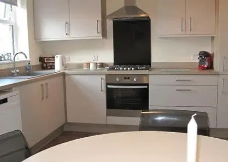 Seaside View - Sunny Bright Two Bedroom - Lift Inside Holiday home