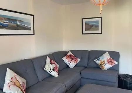 Seaside View - Sunny Bright Two Bedroom - Lift Inside Holiday home