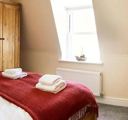 Seaside View - Sunny Bright Two Bedroom - Lift Inside *