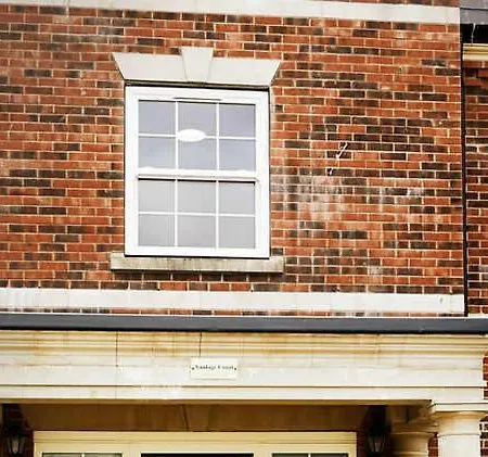 Seaside View - Sunny Bright Two Bedroom - Lift Inside ファイリー