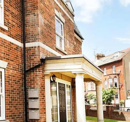 Seaside View - Sunny Bright Two Bedroom - Lift Inside *