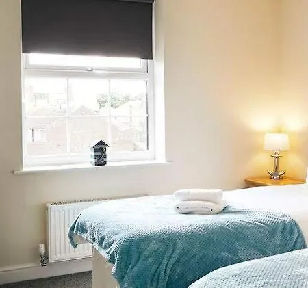 Seaside View - Sunny Bright Two Bedroom - Lift Inside