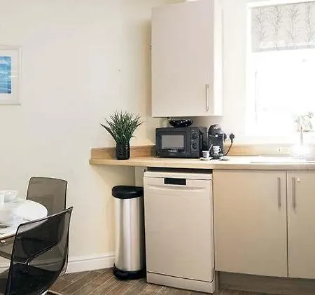 Seaside View - Sunny Bright Two Bedroom - Lift Inside Holiday home *