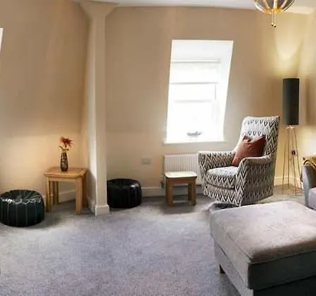 Seaside View - Sunny Bright Two Bedroom - Lift Inside *