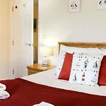 Seaside View - Sunny Bright Two Bedroom - Lift Inside