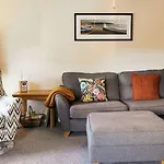 Seaside View - Sunny Bright Two Bedroom - Lift Inside Daire